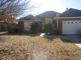 3711 NE Bradford St in Lawton, OK - Building Photo