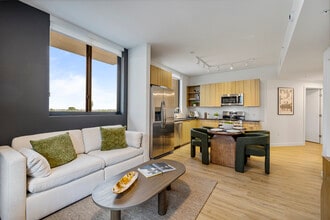 Metro Parc in Hialeah, FL - Foto de edificio - Interior Photo