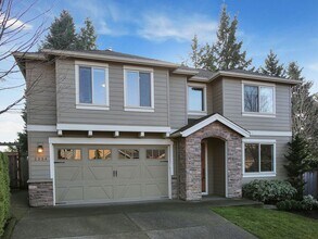 2334 Taylor Dr in West Linn, OR - Building Photo - Building Photo