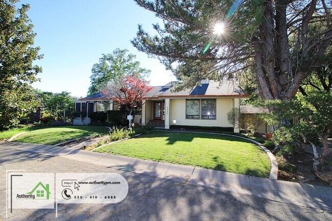 3350 Mountain Oak Dr in Redding, CA - Building Photo - Building Photo