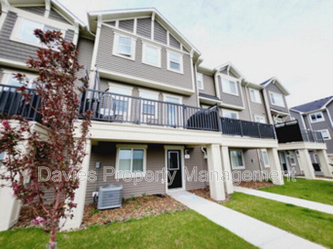 property at 2072 Wonnacott Way SW
