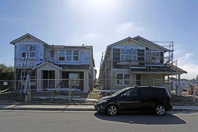 2050 Jose Ave in Santa Cruz, CA - Foto de edificio - Building Photo