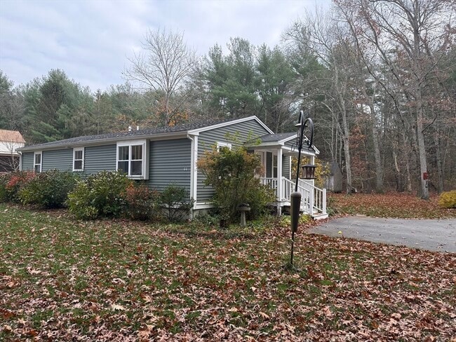 44 Navaho Shores Rd in Middleboro, MA - Building Photo - Building Photo