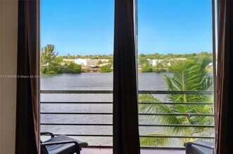 4311 Crystal Lake Dr in Pompano Beach, FL - Building Photo - Building Photo