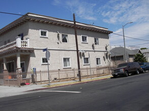 4254 S Olive St in Los Angeles, CA - Building Photo - Building Photo