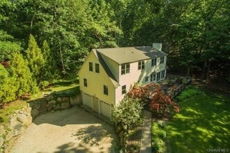 12 Dogwood Ln in Shelter Island, NY - Building Photo - Building Photo