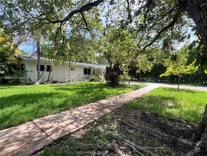 7350 SW 96th St in Pinecrest, FL - Building Photo - Building Photo