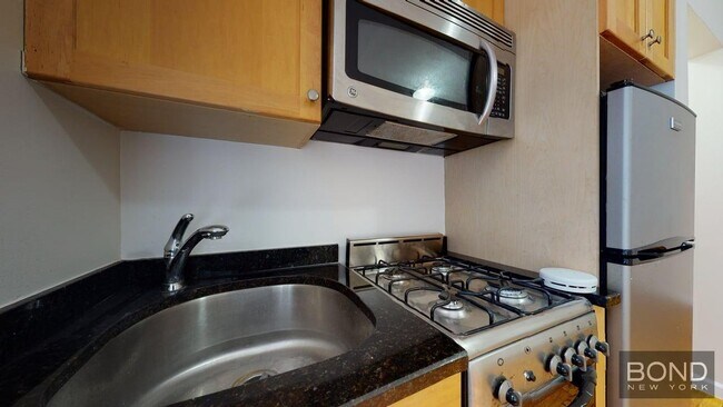 117 W 13th St in New York, NY - Building Photo - Building Photo