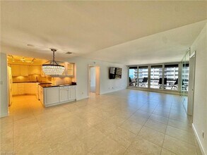 4001 Gulf Shore Blvd N, Unit 902 in Naples, FL - Building Photo - Building Photo