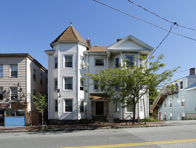 861 Congress St in Portland, ME - Foto de edificio - Building Photo