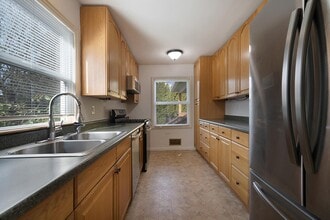 4713 N Willamette Blvd in Portland, OR - Building Photo - Building Photo