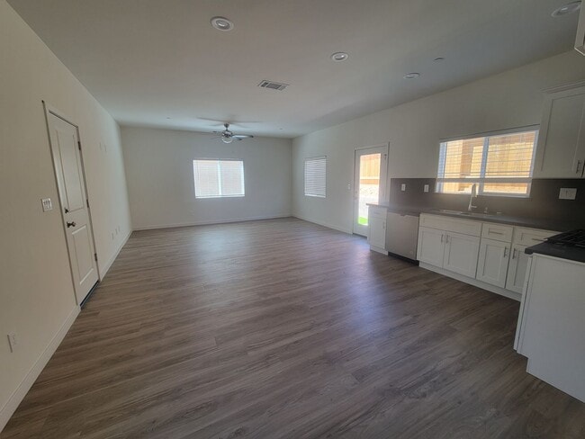 8304 Grandy St in Bakersfield, CA - Building Photo - Building Photo