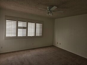 1018 Langhorn St in Lancaster, CA - Building Photo - Building Photo