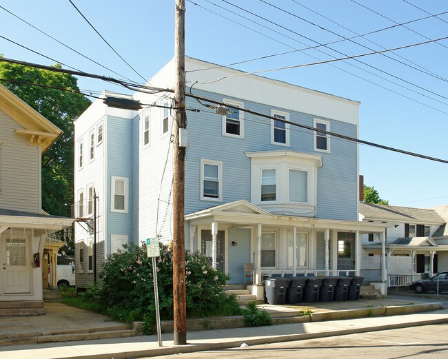 18 E Pearl St in Nashua, NH - Foto de edificio - Building Photo