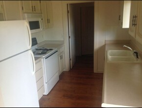 109-111 S 70th St in Springfield, OR - Building Photo - Building Photo