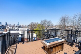 44 Woodward St in Boston, MA - Building Photo - Building Photo