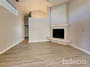 2913 James Melvin Dr in Plant City, FL - Foto de edificio - Building Photo