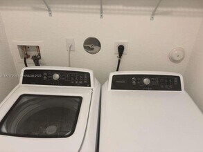 449 NE 5th Ln in Florida City, FL - Building Photo - Building Photo