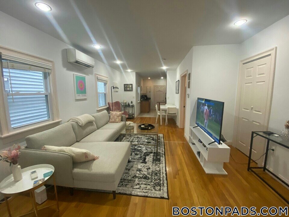 164 L St in Boston, MA - Building Photo