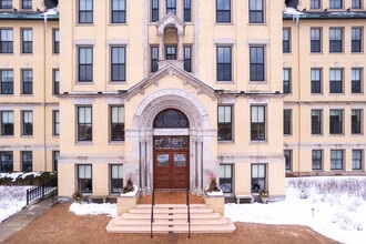 Mallinckrodt in the Park in Wilmette, IL - Building Photo - Building Photo