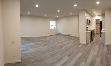 Carlmont Apartments in Belmont, CA - Building Photo - Building Photo