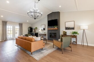 Hawthorne at the Hall in Rural Hall, NC - Foto de edificio - Building Photo