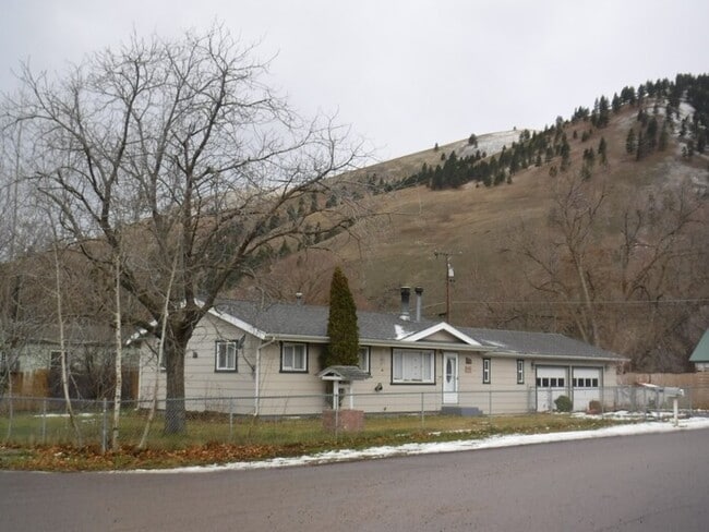 property at 556 Montana Ave