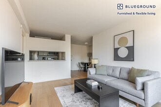 255 W 94th St in New York, NY - Building Photo - Building Photo