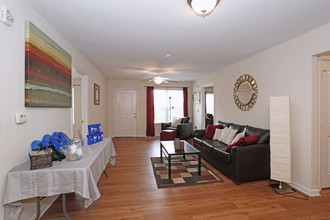 Mountain Valley Apt in Morgantown, WV - Building Photo - Interior Photo