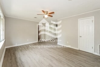 7937 Park Ave in Kansas City, MO - Foto de edificio - Building Photo