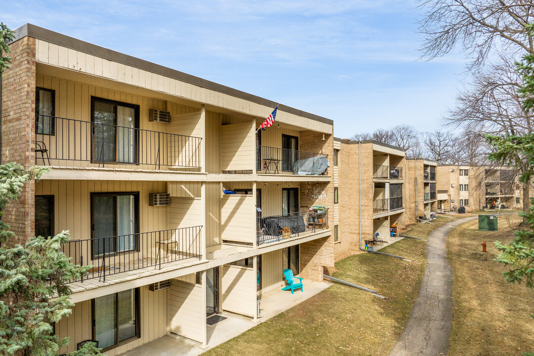 Opus Condominiums in Hopkins, MN - Building Photo