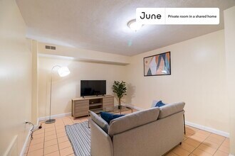 Private bedroom in 3 bed/2 bath Home in Boston, MA - Building Photo - Building Photo