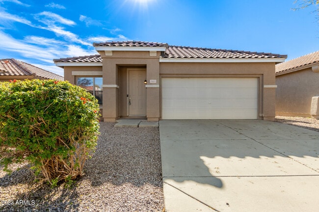 property at 2821 W Santa Cruz Ave