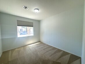 9256 Blue Flax Pl in Las Vegas, NV - Building Photo - Building Photo