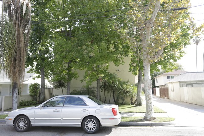 310 N Philadelphia St in Anaheim, CA - Foto de edificio - Building Photo