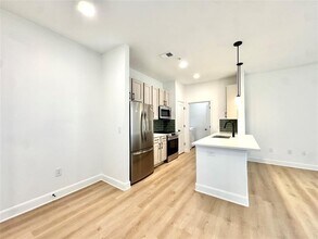 2300 Richmond Ave. in Houston, TX - Building Photo - Building Photo