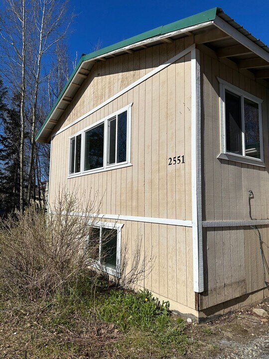 2551 W Snowcrest Dr in Wasilla, AK - Building Photo