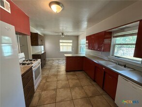 1400 N East St in Belton, TX - Building Photo - Building Photo