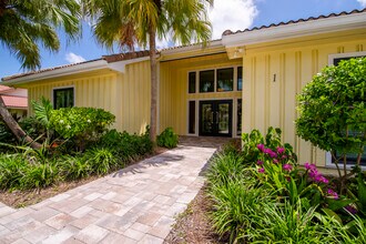1 Wycliff Rd in Palm Beach Gardens, FL - Building Photo - Building Photo