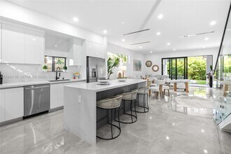 325 SW 16th St in Fort Lauderdale, FL - Building Photo - Building Photo