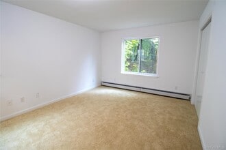 358 Concord Ln in Middletown, NY - Building Photo - Building Photo