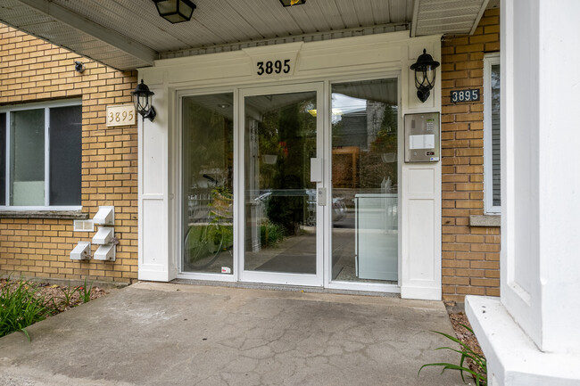 3895 Du Fort-Rolland Rue in Montréal, QC - Building Photo - Building Photo