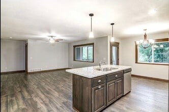 971 Daisy Ln in Eau Claire, WI - Building Photo - Building Photo