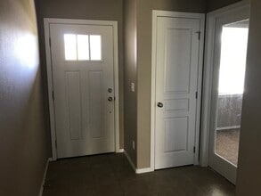 1740 SW Panorama Dr in Pullman, WA - Foto de edificio - Building Photo