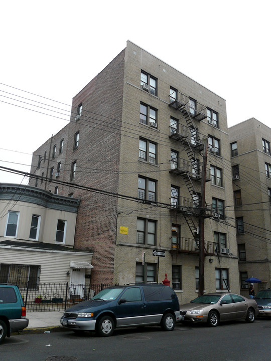 3260 Perry Ave in Bronx, NY - Building Photo