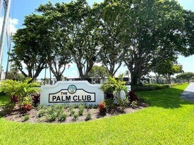 1012 Green Pine Blvd in West Palm Beach, FL - Building Photo