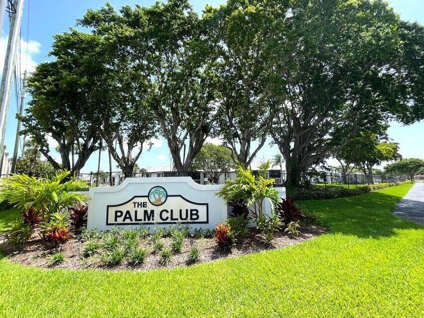1012 Green Pine Blvd in West Palm Beach, FL - Building Photo