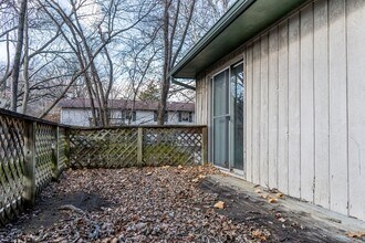 8 E Leslie Ln in Columbia, MO - Building Photo - Building Photo