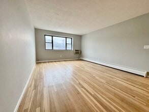 91 Spring St, Unit B4 in Boston, MA - Building Photo - Building Photo
