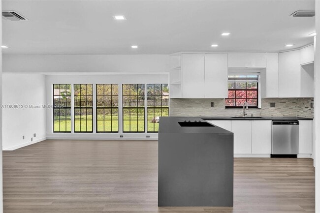 property at 418 S 57th Way